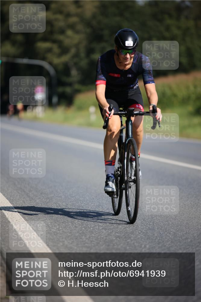 01.09.2024 - 17. Tribühne Triathlon H.Heesch http://msf.ph/oto/6941939 01.09.2024 11:16:58 Radfahren 308, 385, 428, 430, 446 meine-sportfotos.de