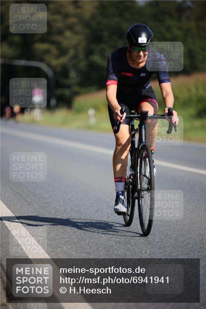 01.09.2024 - 17. Tribühne Triathlon H.Heesch http://msf.ph/oto/6941941 01.09.2024 11:16:58 Radfahren 308, 385, 428, 430, 446 meine-sportfotos.de