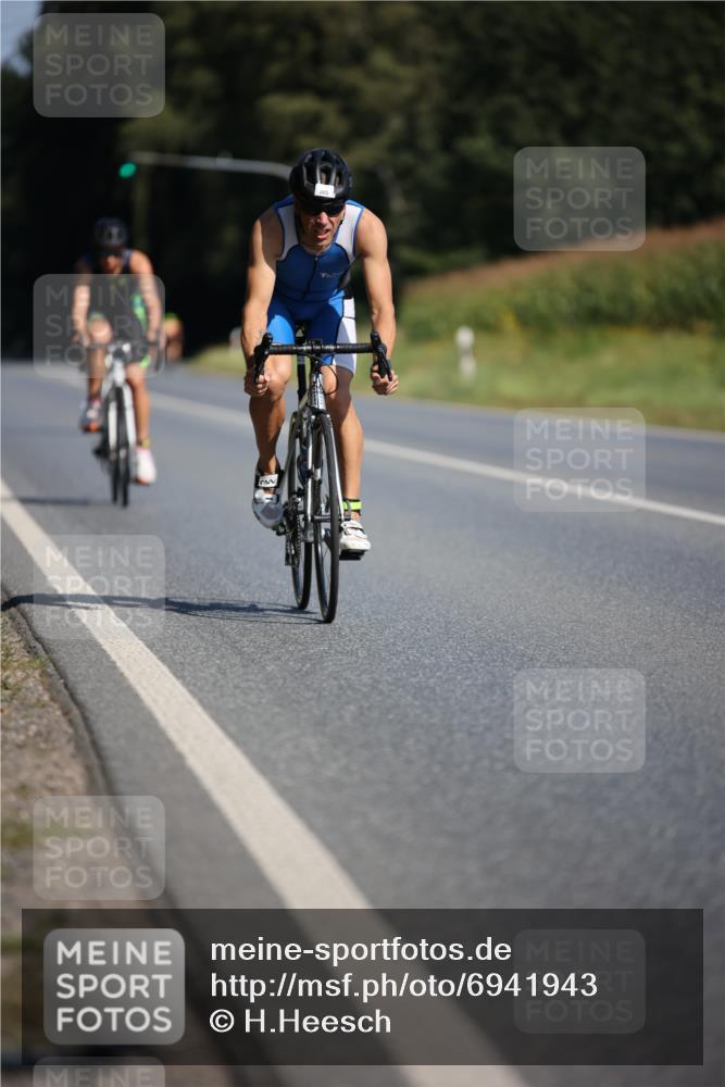 01.09.2024 - 17. Tribühne Triathlon H.Heesch http://msf.ph/oto/6941943 01.09.2024 11:17:00 Radfahren 385, 409, 428, 430, 446 meine-sportfotos.de