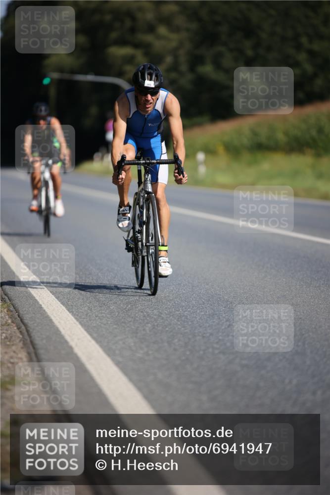 01.09.2024 - 17. Tribühne Triathlon H.Heesch http://msf.ph/oto/6941947 01.09.2024 11:17:00 Radfahren 385, 409, 428, 430, 446 meine-sportfotos.de