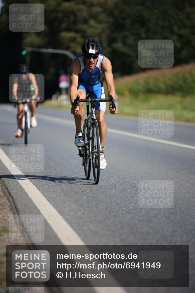 01.09.2024 - 17. Tribühne Triathlon H.Heesch http://msf.ph/oto/6941949 01.09.2024 11:17:00 Radfahren 385, 409, 428, 430, 446 meine-sportfotos.de