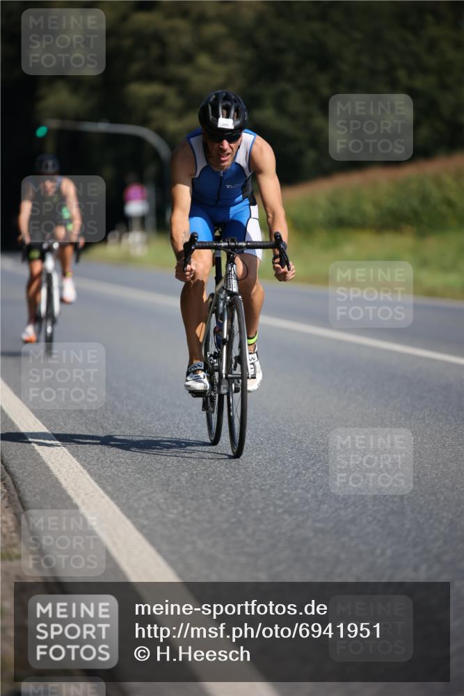 01.09.2024 - 17. Tribühne Triathlon H.Heesch http://msf.ph/oto/6941951 01.09.2024 11:17:00 Radfahren 385, 409, 428, 430, 446 meine-sportfotos.de