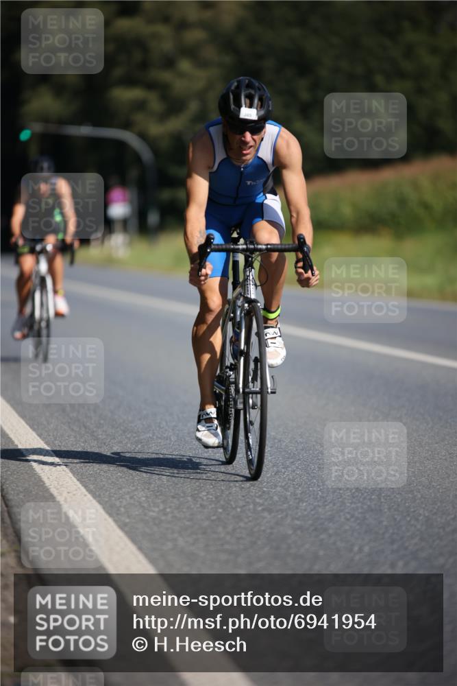 01.09.2024 - 17. Tribühne Triathlon H.Heesch http://msf.ph/oto/6941954 01.09.2024 11:17:01 Radfahren 379, 385, 409, 428, 430, 446 meine-sportfotos.de