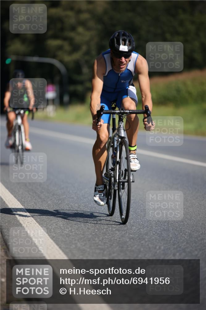 01.09.2024 - 17. Tribühne Triathlon H.Heesch http://msf.ph/oto/6941956 01.09.2024 11:17:01 Radfahren 379, 385, 409, 428, 430, 446 meine-sportfotos.de