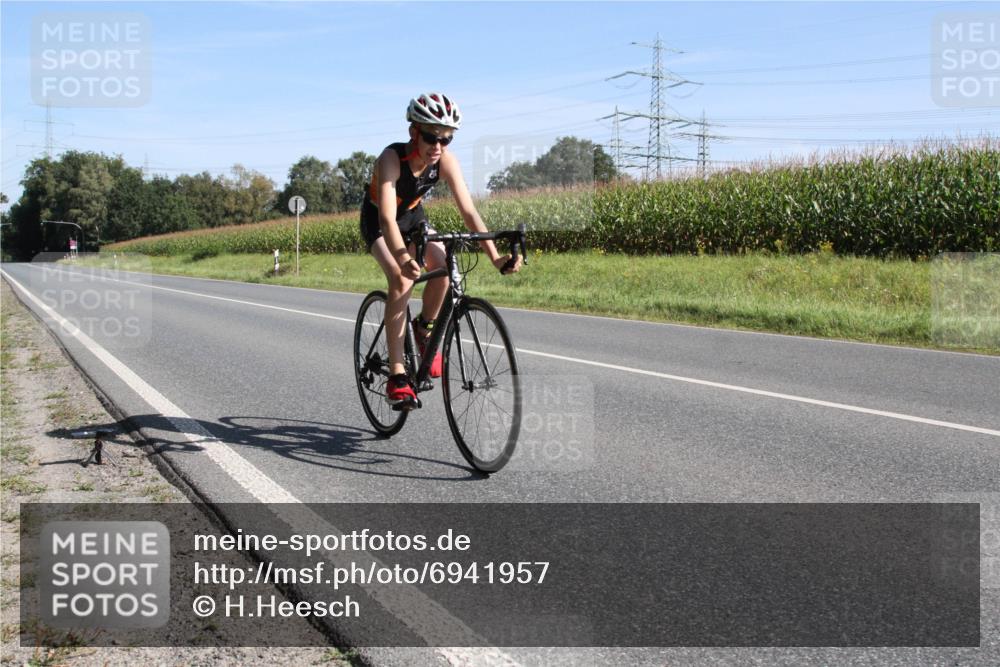 01.09.2024 - 17. Tribühne Triathlon H.Heesch http://msf.ph/oto/6941957 01.09.2024 10:48:32 Radfahren 226 meine-sportfotos.de