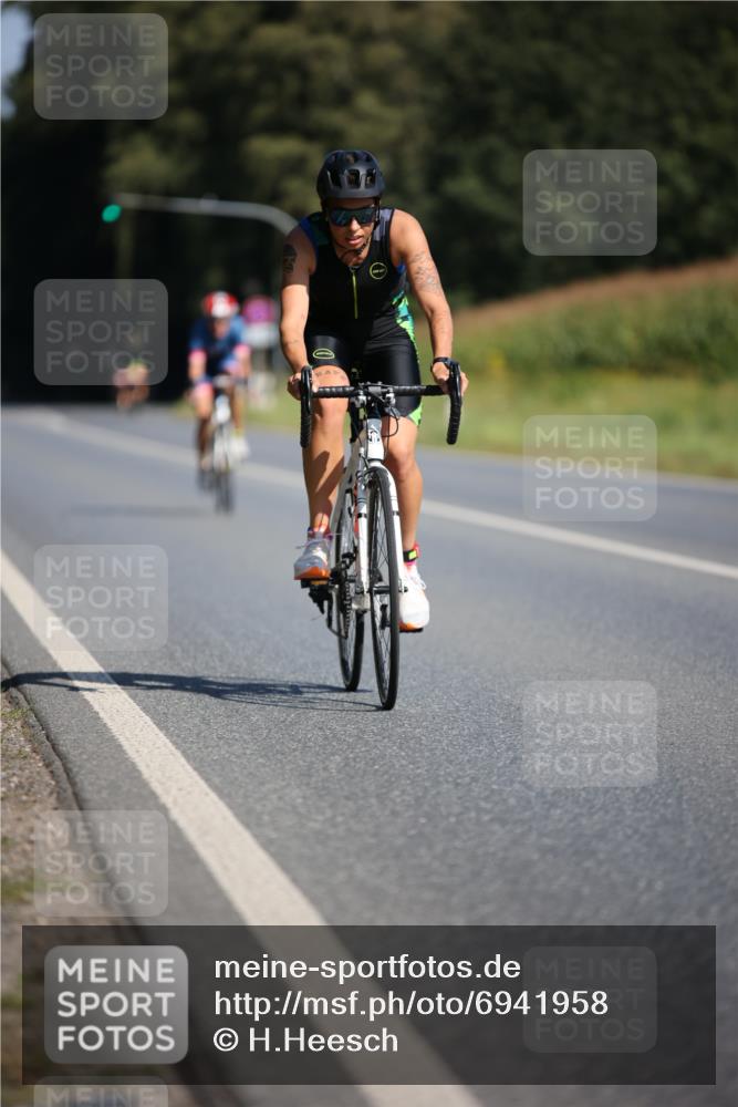 01.09.2024 - 17. Tribühne Triathlon H.Heesch http://msf.ph/oto/6941958 01.09.2024 11:17:02 Radfahren 319, 379, 385, 409, 426, 430, 446 meine-sportfotos.de