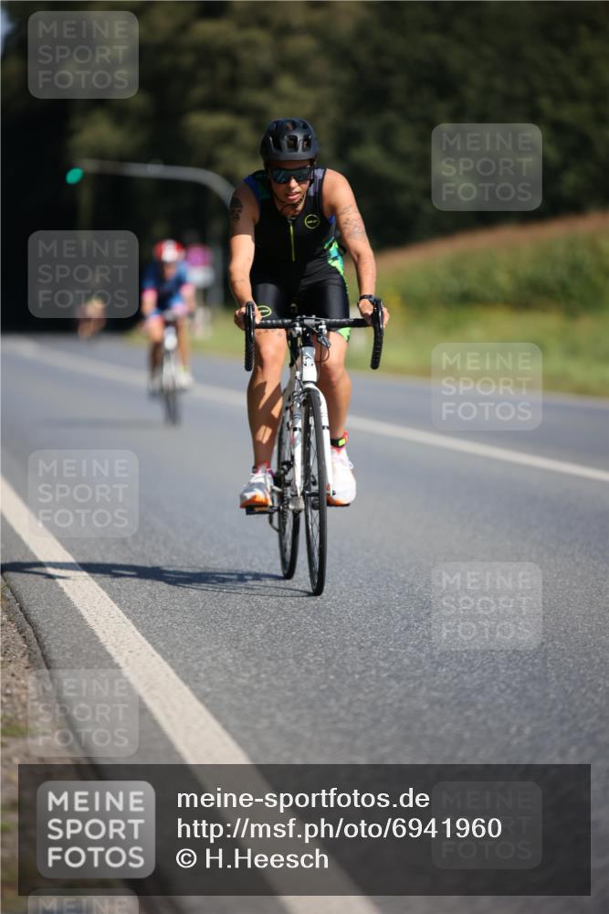 01.09.2024 - 17. Tribühne Triathlon H.Heesch http://msf.ph/oto/6941960 01.09.2024 11:17:02 Radfahren 319, 379, 385, 409, 426, 430, 446 meine-sportfotos.de