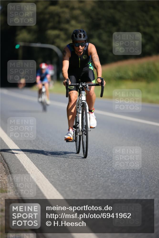 01.09.2024 - 17. Tribühne Triathlon H.Heesch http://msf.ph/oto/6941962 01.09.2024 11:17:02 Radfahren 319, 379, 385, 409, 426, 430, 446 meine-sportfotos.de