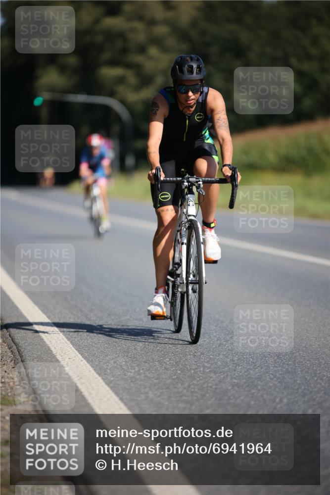 01.09.2024 - 17. Tribühne Triathlon H.Heesch http://msf.ph/oto/6941964 01.09.2024 11:17:02 Radfahren 319, 379, 385, 409, 426, 430, 446 meine-sportfotos.de
