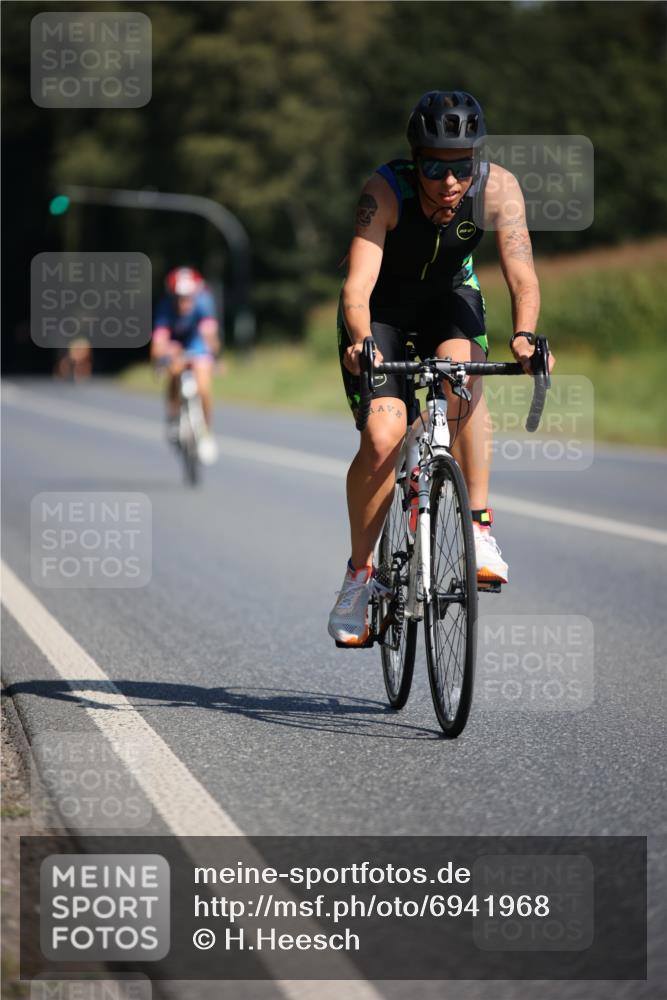 01.09.2024 - 17. Tribühne Triathlon H.Heesch http://msf.ph/oto/6941968 01.09.2024 11:17:02 Radfahren 319, 379, 385, 409, 426, 430, 446 meine-sportfotos.de