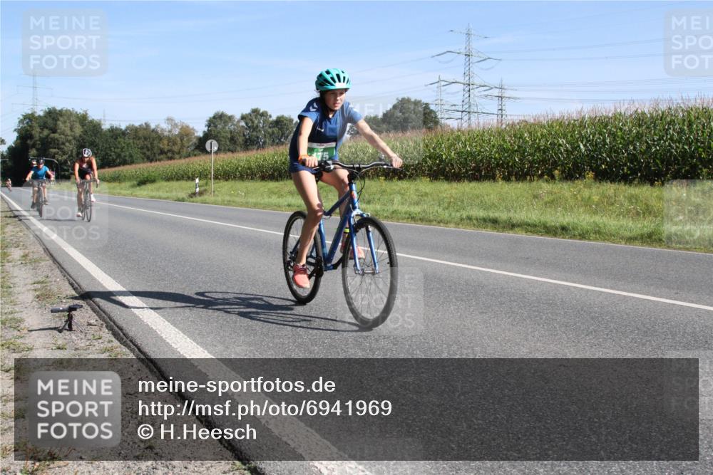 01.09.2024 - 17. Tribühne Triathlon H.Heesch http://msf.ph/oto/6941969 01.09.2024 10:49:34 Radfahren 175, 218, 224, 279 meine-sportfotos.de