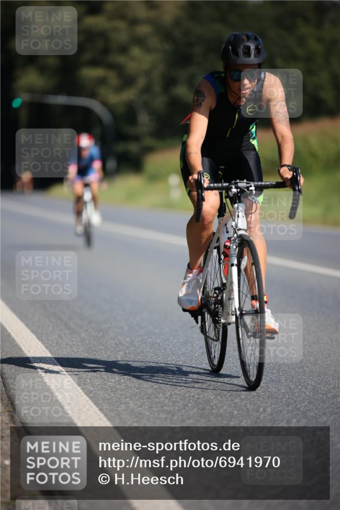 01.09.2024 - 17. Tribühne Triathlon H.Heesch http://msf.ph/oto/6941970 01.09.2024 11:17:02 Radfahren 319, 379, 385, 409, 426, 430, 446 meine-sportfotos.de