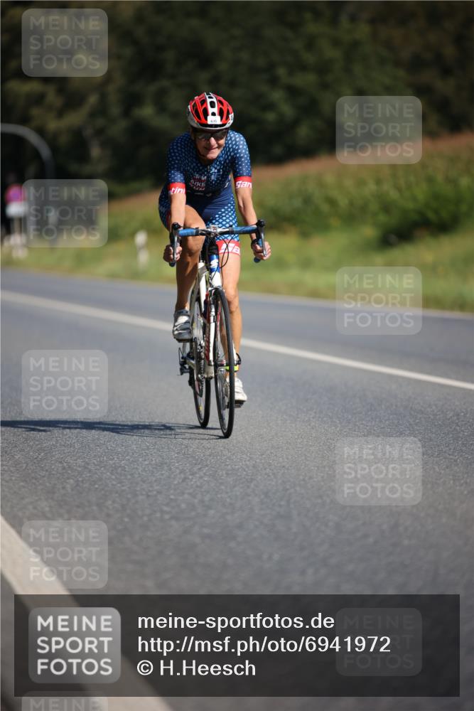 01.09.2024 - 17. Tribühne Triathlon H.Heesch http://msf.ph/oto/6941972 01.09.2024 11:17:04 Radfahren 319, 379, 409, 426, 430, 446 meine-sportfotos.de