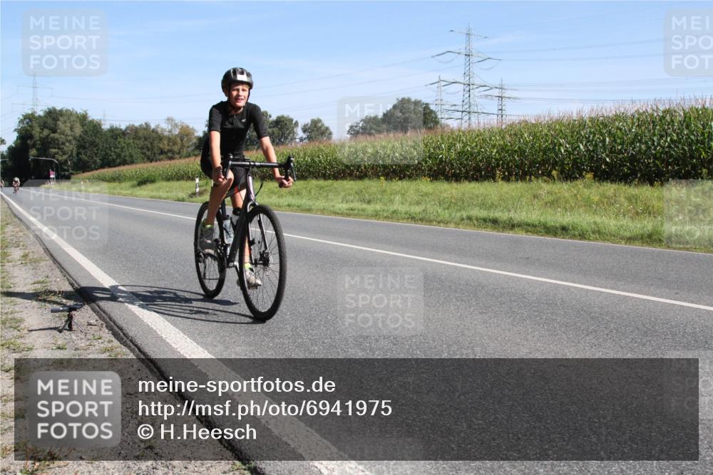 01.09.2024 - 17. Tribühne Triathlon H.Heesch http://msf.ph/oto/6941975 01.09.2024 10:49:37 Radfahren 175, 218, 224, 279 meine-sportfotos.de