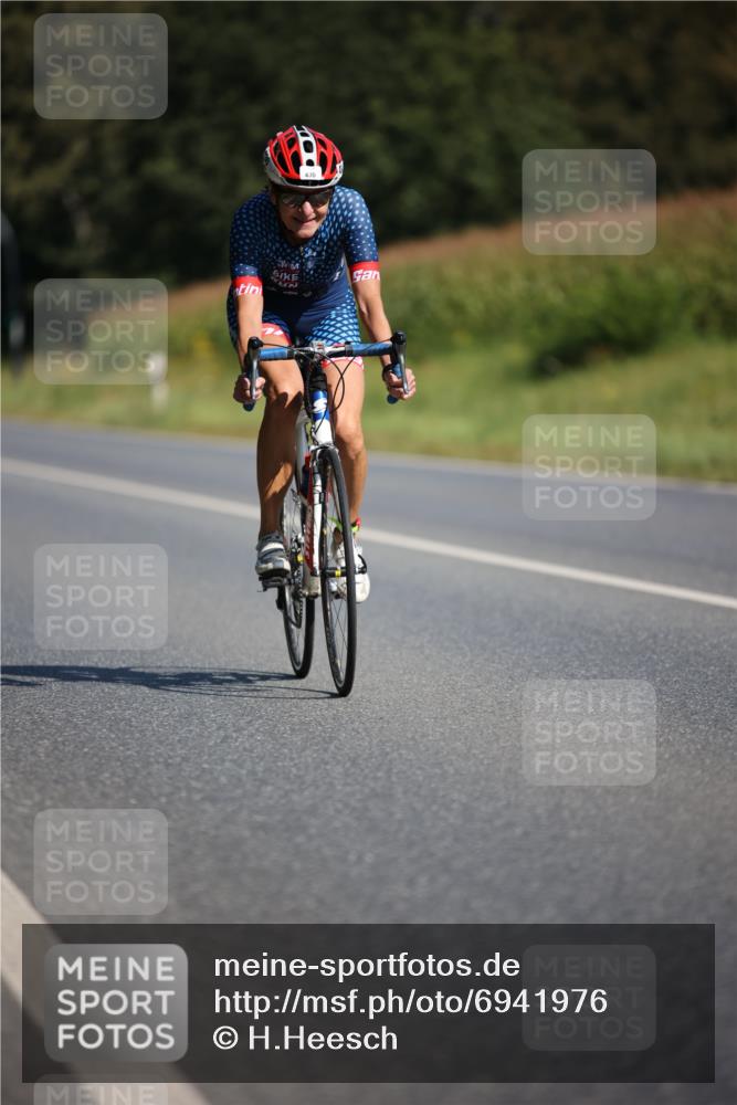 01.09.2024 - 17. Tribühne Triathlon H.Heesch http://msf.ph/oto/6941976 01.09.2024 11:17:04 Radfahren 319, 379, 409, 426, 430, 446 meine-sportfotos.de