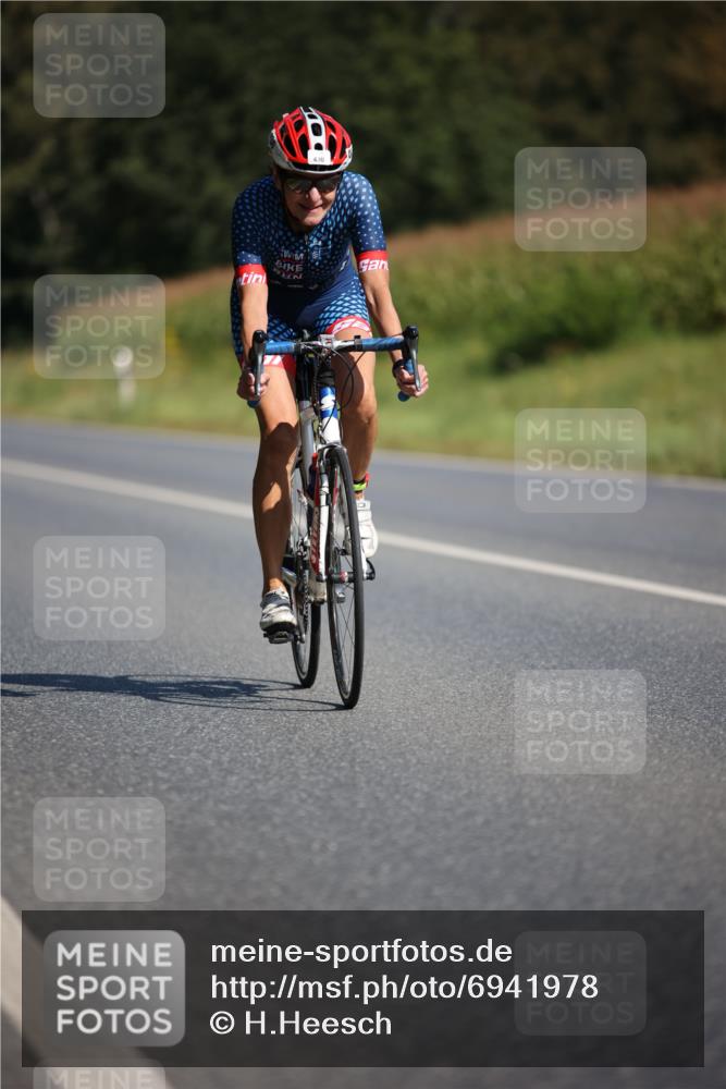 01.09.2024 - 17. Tribühne Triathlon H.Heesch http://msf.ph/oto/6941978 01.09.2024 11:17:04 Radfahren 319, 379, 409, 426, 430, 446 meine-sportfotos.de