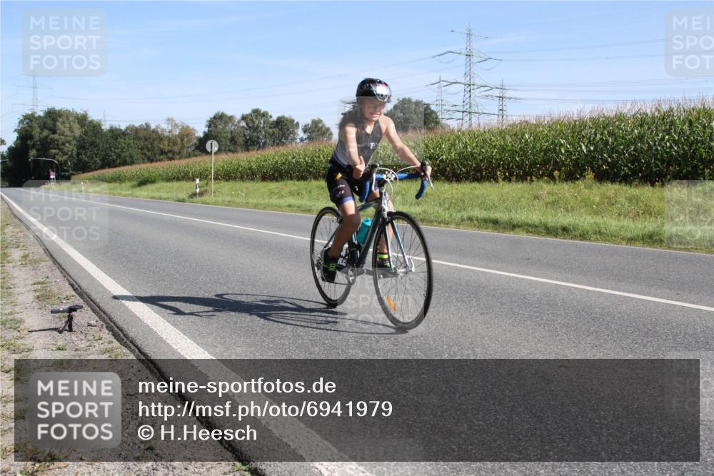 01.09.2024 - 17. Tribühne Triathlon H.Heesch http://msf.ph/oto/6941979 01.09.2024 10:49:52 Radfahren 189 meine-sportfotos.de