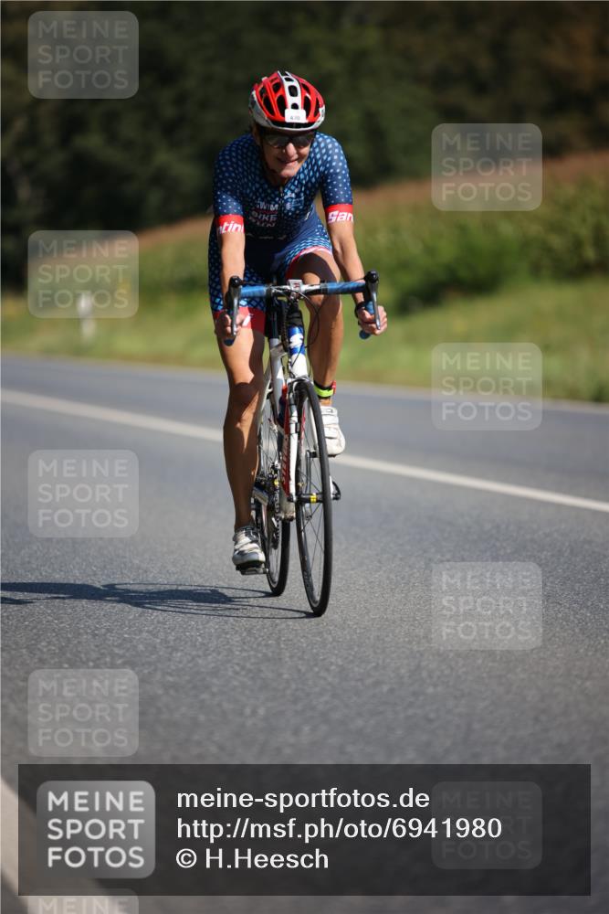 01.09.2024 - 17. Tribühne Triathlon H.Heesch http://msf.ph/oto/6941980 01.09.2024 11:17:05 Radfahren 314, 318, 319, 379, 409, 426, 430, 446 meine-sportfotos.de