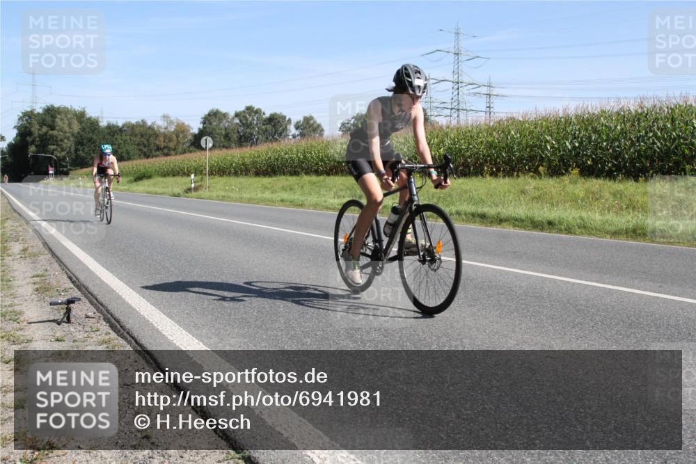 01.09.2024 - 17. Tribühne Triathlon H.Heesch http://msf.ph/oto/6941981 01.09.2024 10:50:24 Radfahren 178, 241 meine-sportfotos.de