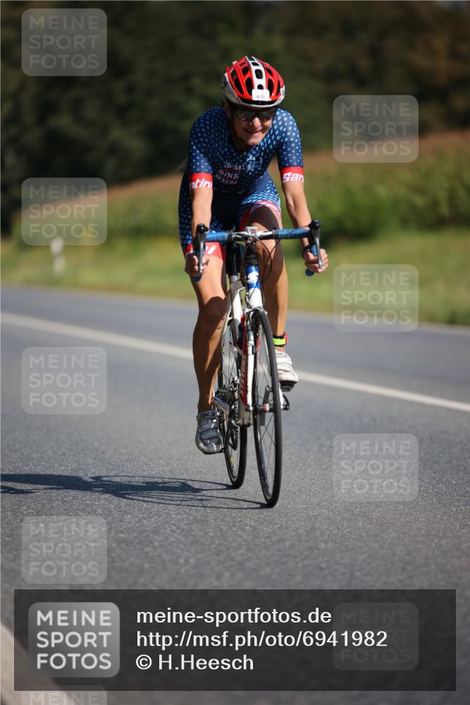 01.09.2024 - 17. Tribühne Triathlon H.Heesch http://msf.ph/oto/6941982 01.09.2024 11:17:05 Radfahren 314, 318, 319, 379, 409, 426, 430, 446 meine-sportfotos.de