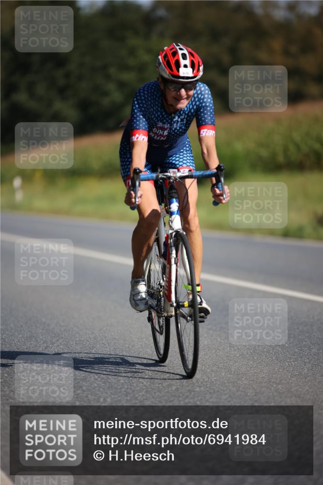 01.09.2024 - 17. Tribühne Triathlon H.Heesch http://msf.ph/oto/6941984 01.09.2024 11:17:05 Radfahren 314, 318, 319, 379, 409, 426, 430, 446 meine-sportfotos.de