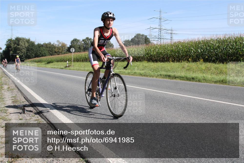 01.09.2024 - 17. Tribühne Triathlon H.Heesch http://msf.ph/oto/6941985 01.09.2024 10:50:38 Radfahren 193, 202, 284 meine-sportfotos.de