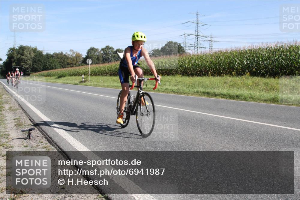 01.09.2024 - 17. Tribühne Triathlon H.Heesch http://msf.ph/oto/6941987 01.09.2024 10:50:41 Radfahren 180, 193, 202, 236, 284 meine-sportfotos.de
