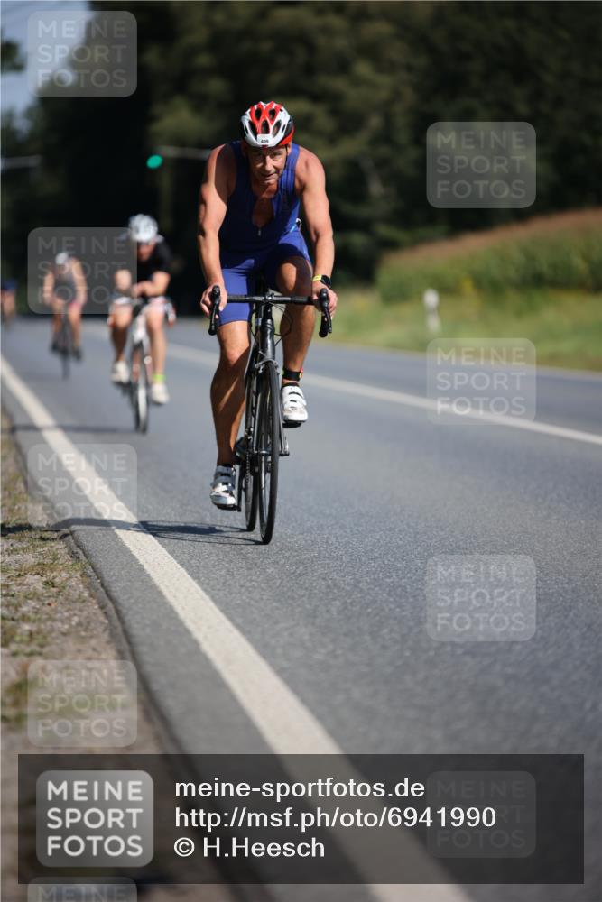 01.09.2024 - 17. Tribühne Triathlon H.Heesch http://msf.ph/oto/6941990 01.09.2024 11:17:09 Radfahren 314, 318, 319, 374, 379, 409, 426 meine-sportfotos.de
