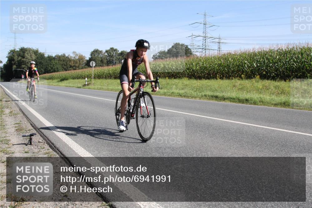 01.09.2024 - 17. Tribühne Triathlon H.Heesch http://msf.ph/oto/6941991 01.09.2024 10:50:44 Radfahren 180, 193, 202, 236 meine-sportfotos.de