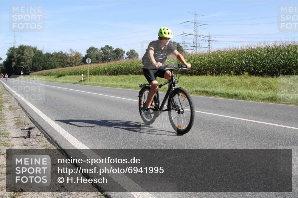 01.09.2024 - 17. Tribühne Triathlon H.Heesch http://msf.ph/oto/6941995 01.09.2024 10:51:48 Radfahren 197 meine-sportfotos.de