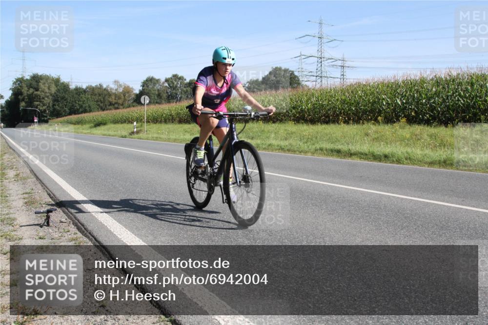 01.09.2024 - 17. Tribühne Triathlon H.Heesch http://msf.ph/oto/6942004 01.09.2024 10:53:03 Radfahren 240 meine-sportfotos.de