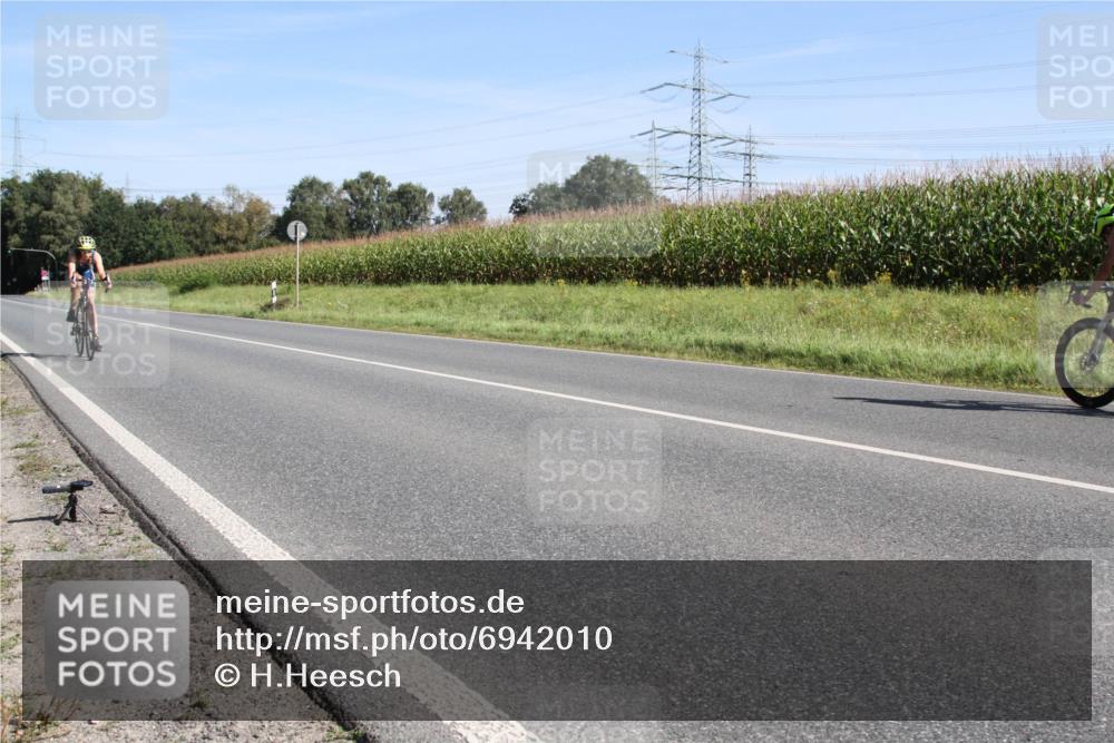01.09.2024 - 17. Tribühne Triathlon H.Heesch http://msf.ph/oto/6942010 01.09.2024 10:54:39 Radfahren 185, 317 meine-sportfotos.de