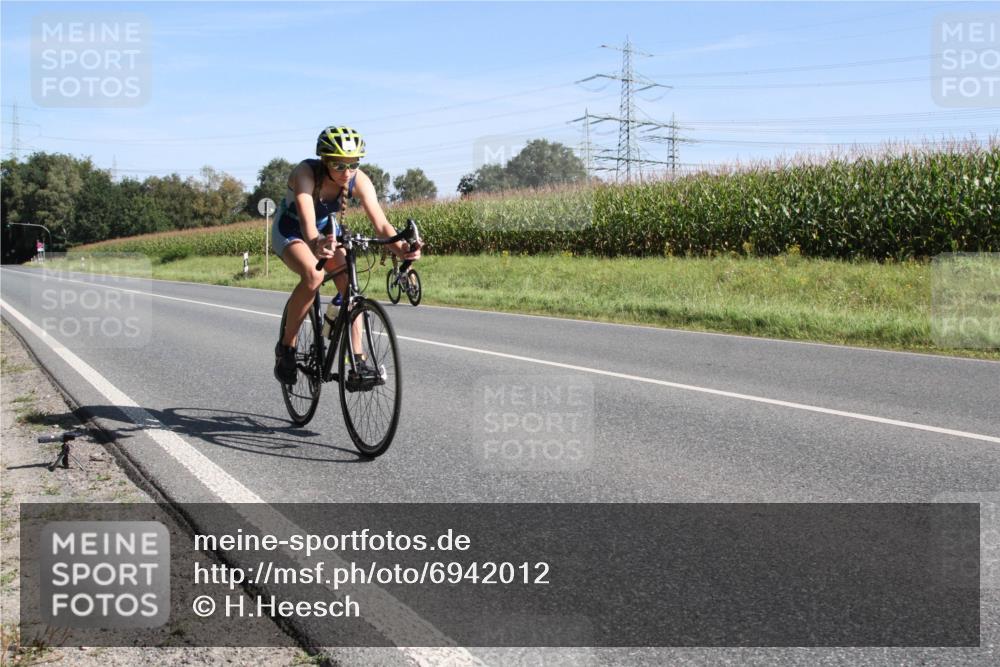 01.09.2024 - 17. Tribühne Triathlon H.Heesch http://msf.ph/oto/6942012 01.09.2024 10:54:40 Radfahren 185, 317 meine-sportfotos.de