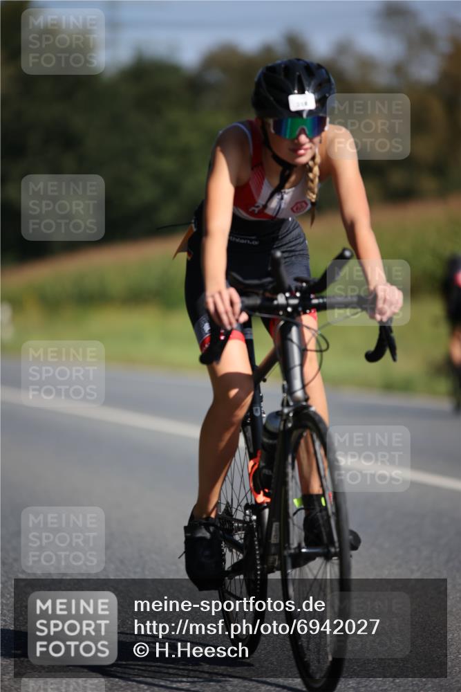01.09.2024 - 17. Tribühne Triathlon H.Heesch http://msf.ph/oto/6942027 01.09.2024 11:17:15 Radfahren 314, 318, 374, 382 meine-sportfotos.de