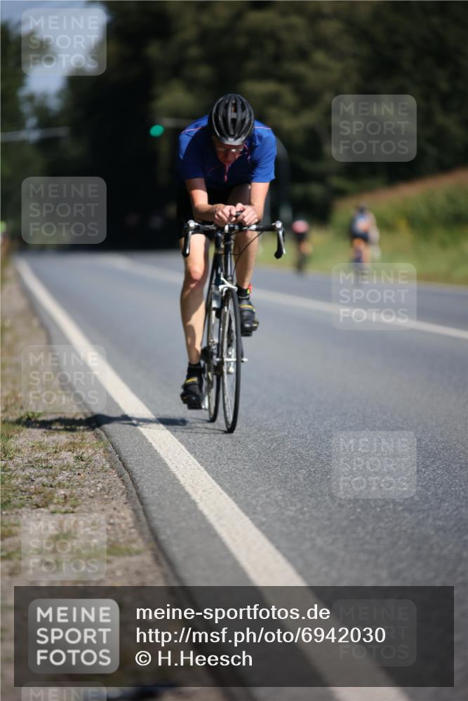 01.09.2024 - 17. Tribühne Triathlon H.Heesch http://msf.ph/oto/6942030 01.09.2024 11:17:21 Radfahren 382 meine-sportfotos.de