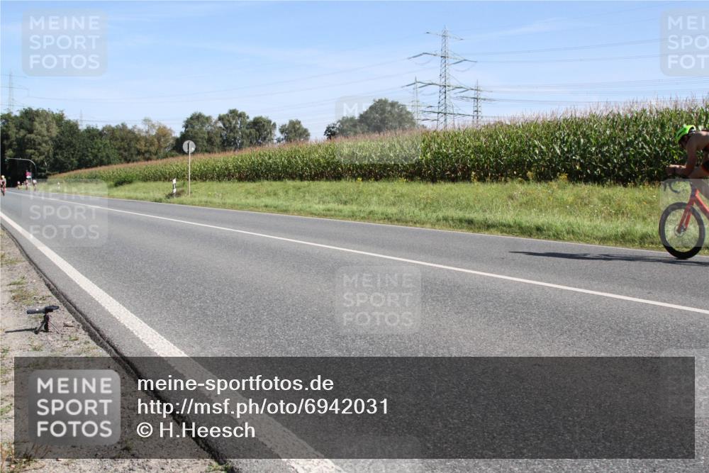 01.09.2024 - 17. Tribühne Triathlon H.Heesch http://msf.ph/oto/6942031 01.09.2024 10:56:20 Radfahren 327, 436 meine-sportfotos.de