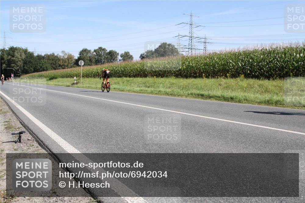 01.09.2024 - 17. Tribühne Triathlon H.Heesch http://msf.ph/oto/6942034 01.09.2024 10:56:21 Radfahren 327, 436 meine-sportfotos.de