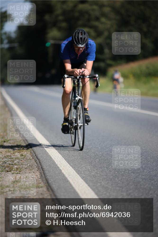 01.09.2024 - 17. Tribühne Triathlon H.Heesch http://msf.ph/oto/6942036 01.09.2024 11:17:21 Radfahren 382 meine-sportfotos.de