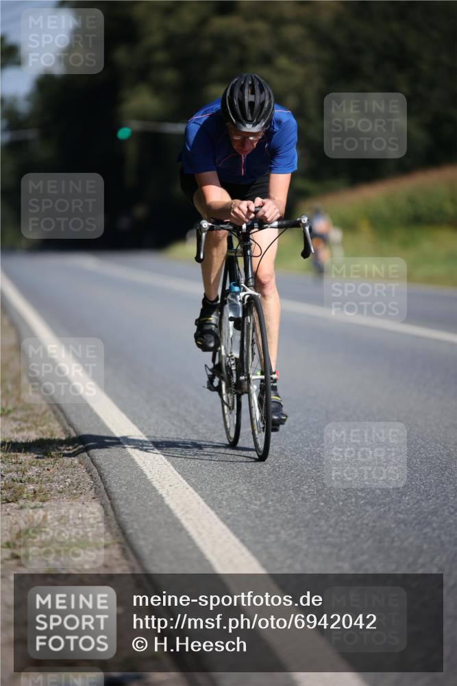 01.09.2024 - 17. Tribühne Triathlon H.Heesch http://msf.ph/oto/6942042 01.09.2024 11:17:21 Radfahren 382 meine-sportfotos.de
