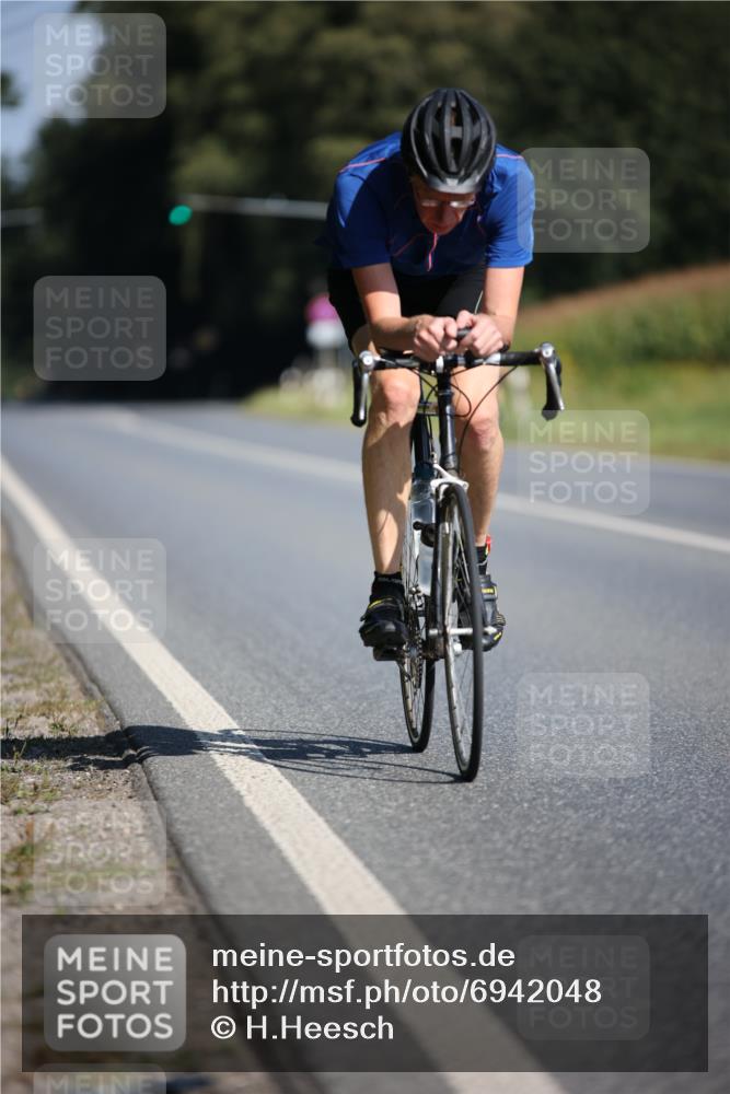 01.09.2024 - 17. Tribühne Triathlon H.Heesch http://msf.ph/oto/6942048 01.09.2024 11:17:22 Radfahren 382 meine-sportfotos.de