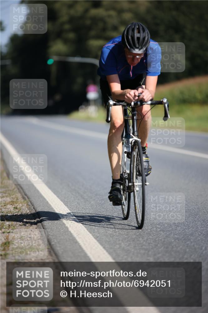 01.09.2024 - 17. Tribühne Triathlon H.Heesch http://msf.ph/oto/6942051 01.09.2024 11:17:22 Radfahren 382 meine-sportfotos.de