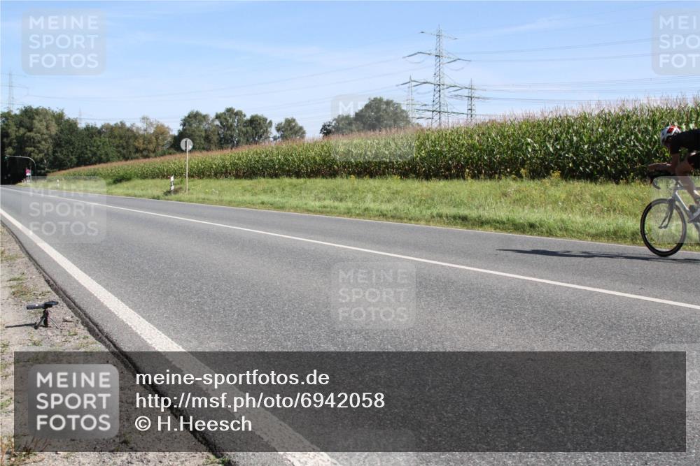 01.09.2024 - 17. Tribühne Triathlon H.Heesch http://msf.ph/oto/6942058 01.09.2024 10:57:29 Radfahren 391, 397 meine-sportfotos.de