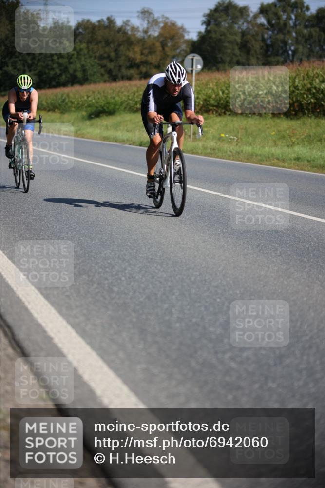 01.09.2024 - 17. Tribühne Triathlon H.Heesch http://msf.ph/oto/6942060 01.09.2024 11:18:04 Radfahren 362, 372, 387, 401 meine-sportfotos.de