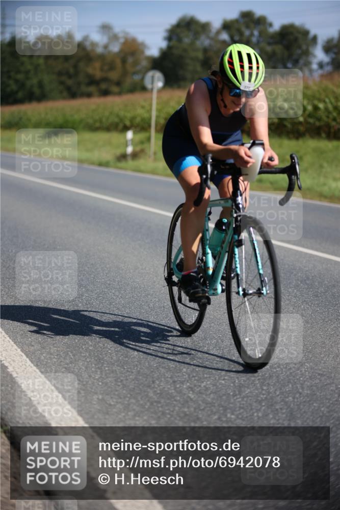 01.09.2024 - 17. Tribühne Triathlon H.Heesch http://msf.ph/oto/6942078 01.09.2024 11:18:05 Radfahren 362, 372, 387, 401 meine-sportfotos.de