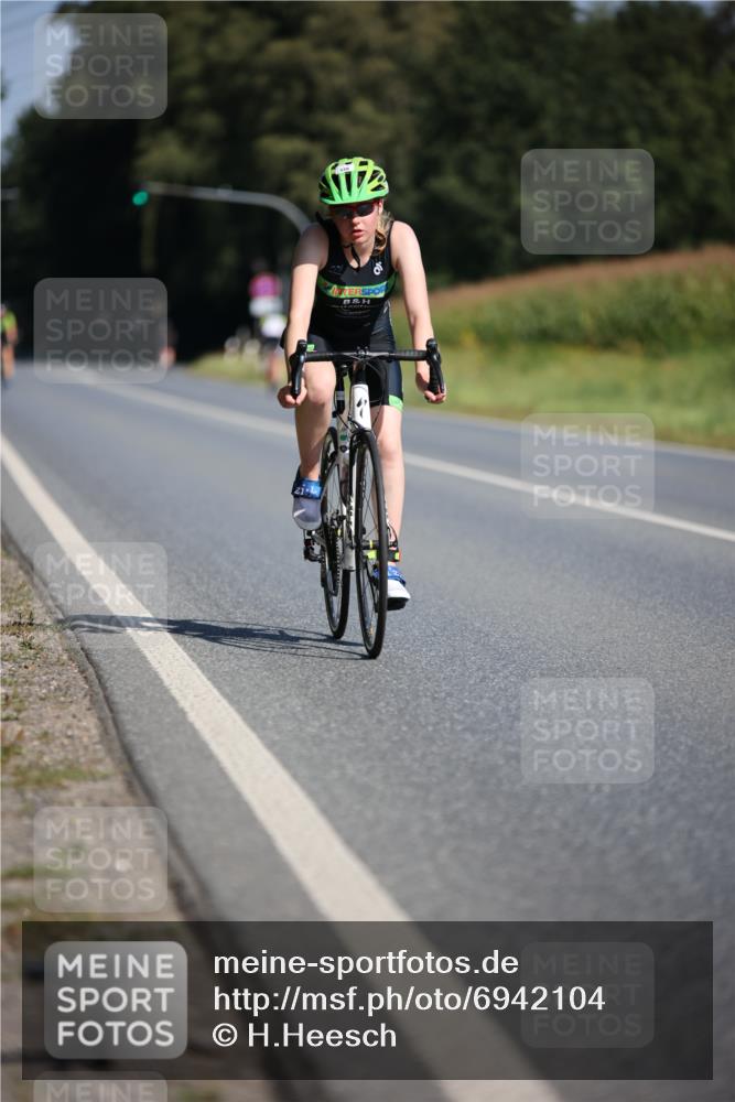 01.09.2024 - 17. Tribühne Triathlon H.Heesch http://msf.ph/oto/6942104 01.09.2024 11:18:22 Radfahren 339, 406, 432 meine-sportfotos.de