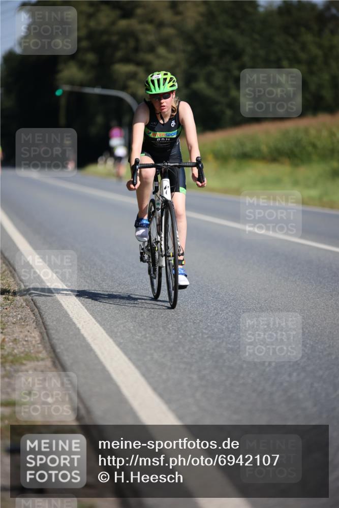 01.09.2024 - 17. Tribühne Triathlon H.Heesch http://msf.ph/oto/6942107 01.09.2024 11:18:22 Radfahren 339, 406, 432 meine-sportfotos.de