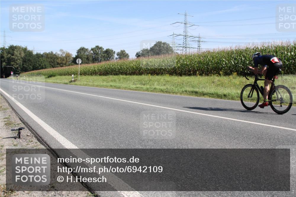01.09.2024 - 17. Tribühne Triathlon H.Heesch http://msf.ph/oto/6942109 01.09.2024 10:59:02 Radfahren 340, 367, 388, 396 meine-sportfotos.de