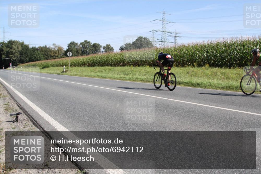 01.09.2024 - 17. Tribühne Triathlon H.Heesch http://msf.ph/oto/6942112 01.09.2024 10:59:02 Radfahren 340, 367, 388, 396 meine-sportfotos.de
