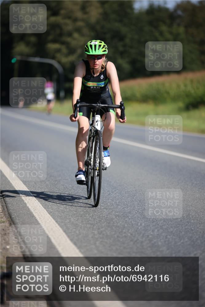 01.09.2024 - 17. Tribühne Triathlon H.Heesch http://msf.ph/oto/6942116 01.09.2024 11:18:22 Radfahren 339, 406, 432 meine-sportfotos.de