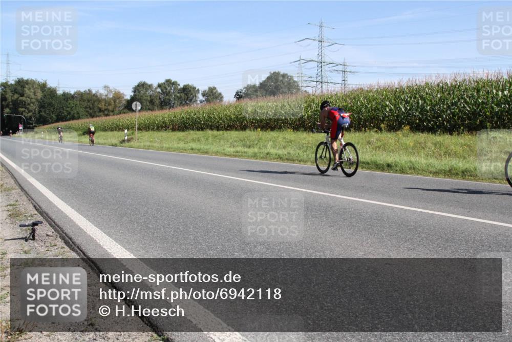01.09.2024 - 17. Tribühne Triathlon H.Heesch http://msf.ph/oto/6942118 01.09.2024 10:59:06 Radfahren 367, 388 meine-sportfotos.de